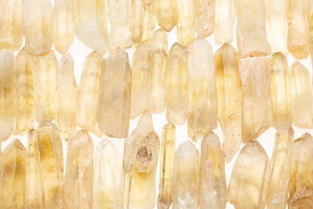 Citrine is a highly recommended healing stone to unblock solar plexus chakra  - Photo by benjamin lehman on Unsplash
