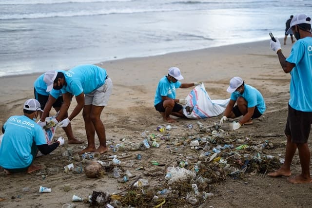 Reduce Microplastics in Our Oceans at The Source by Joining a Beach Clean Up