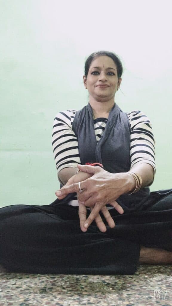 Mudras for beginners: the Kurma mudra